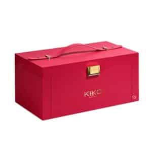 Calendrier de l'Avent Kiko 2026, coffret rouge fermé sur fond blanc
