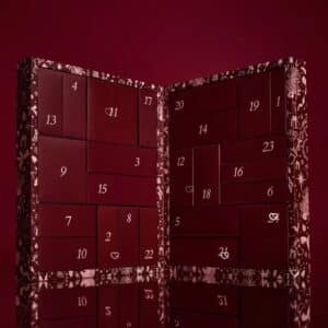 Calendrier de l'Avent beauté PrettyLittleThing 2026 ouvert, 24 cases numérotées