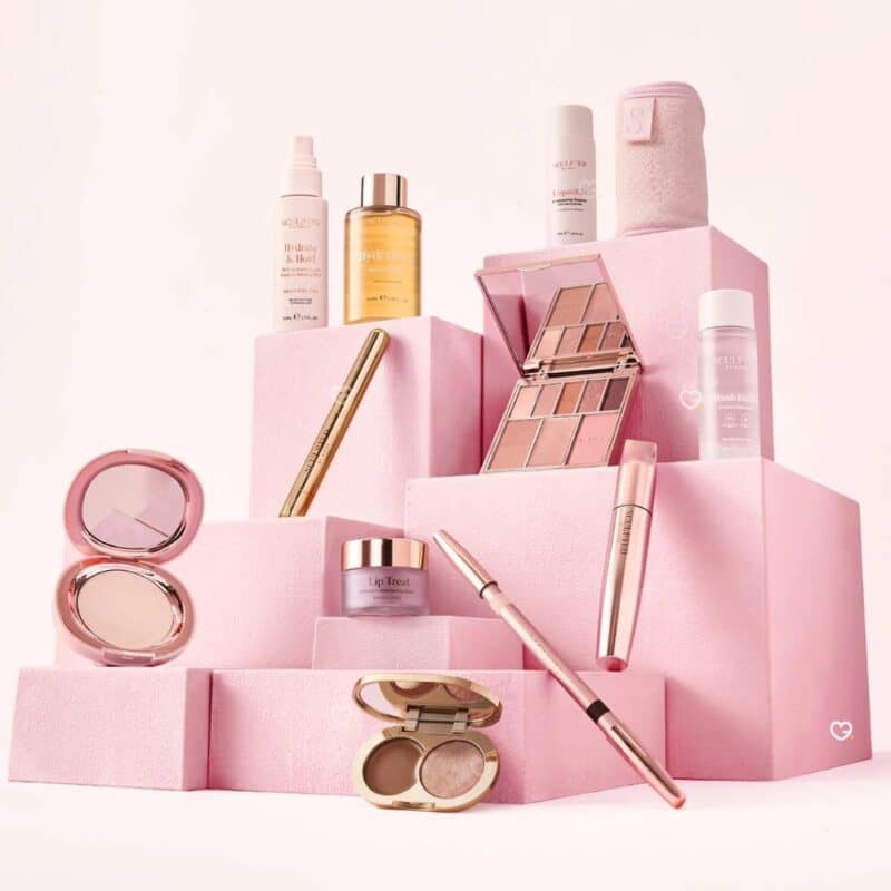 Produits du calendrier de l'Avent beaute Sculpted By Aimee 2026 en mise en scene